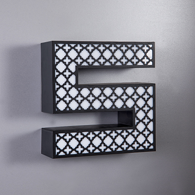 طراحی تابلو حروف فلزی طرح دار