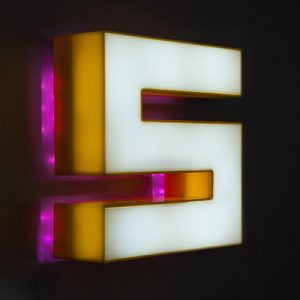 حروف پلاستيک نوراندريک