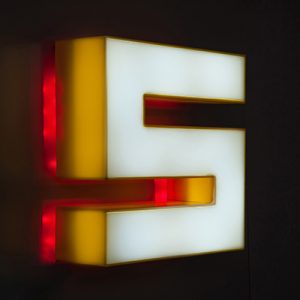 حروف پلاستيک نوراندريک