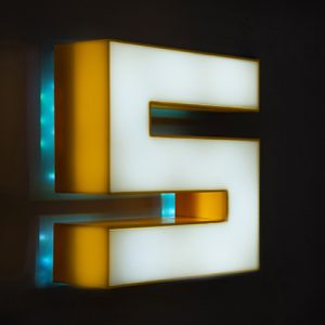 حروف پلاستيک نوراندريک