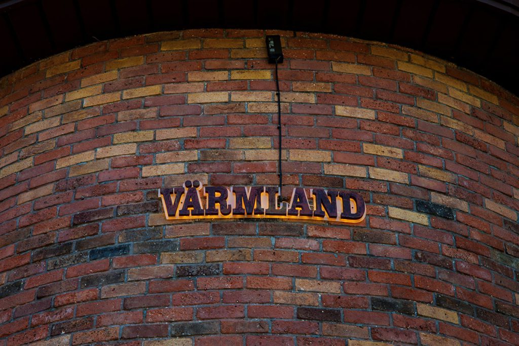 تابلو مغازه از روش‌های تبلیغاتی موثر در جذب مشتری