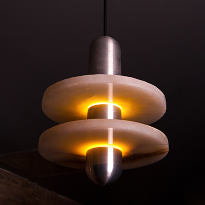 طراحی و اجرای لوستر ترکیب سنگ و فلز کافه و رستوران وینتیج